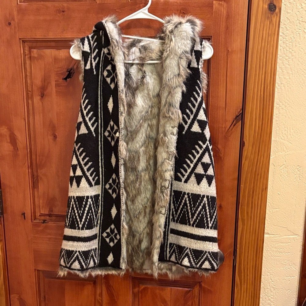 Miss Me Faux Fur Vest with western Pendleton look